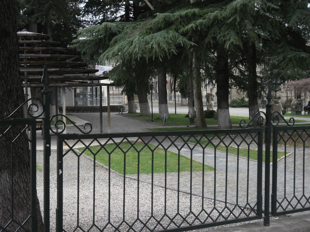 отель White Bridge Кутаиси Экстерьер фото